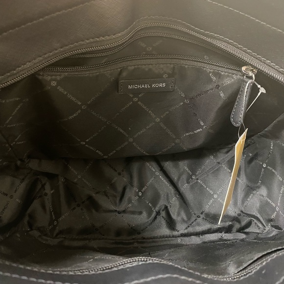 Michael kors purse - Picture 2 of 4